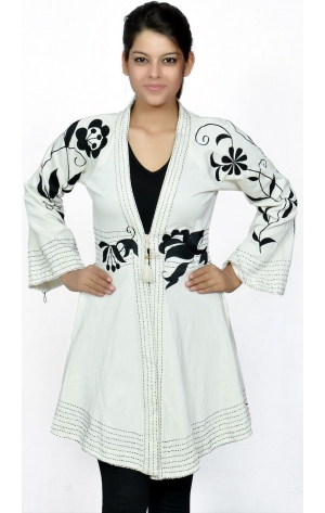 WHITE COAT WITH EMBROIDERY 